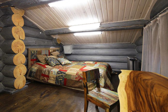 camera da letto in una casa in legno