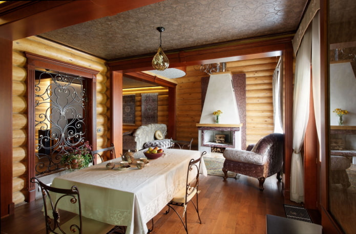 interno di casa con camino