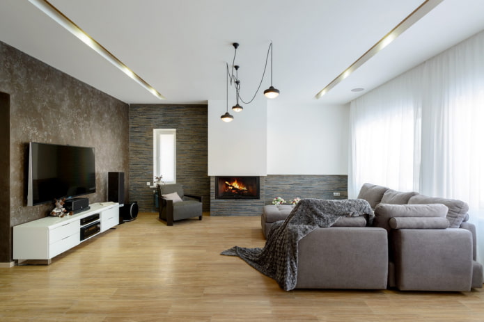 lampadario nel soggiorno e illuminazione integrata