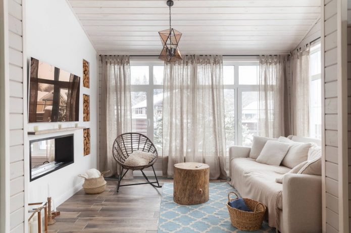 Piccolo soggiorno in stile scandinavo nell'interno della casa