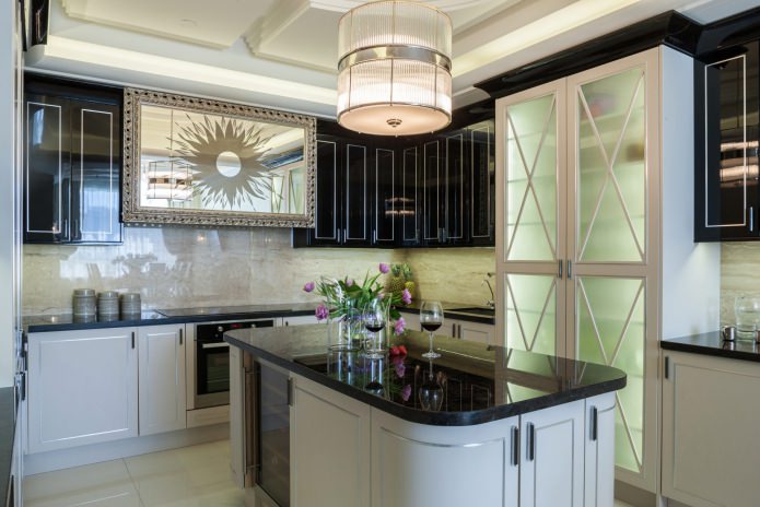 Cucina Art Déco con mobili bianchi e neri