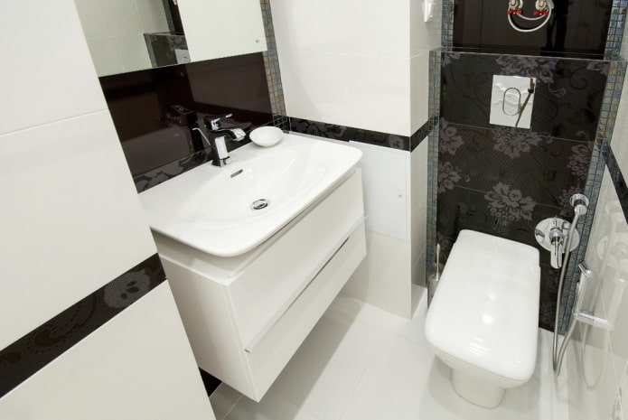 armadietto all'interno del bagno