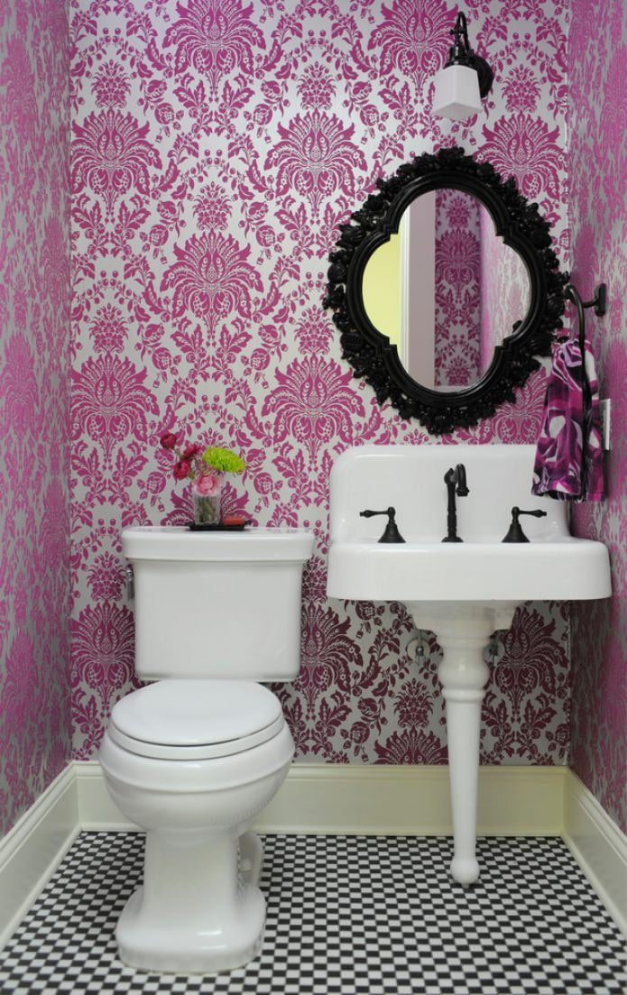 specchio decorativo nel bagno