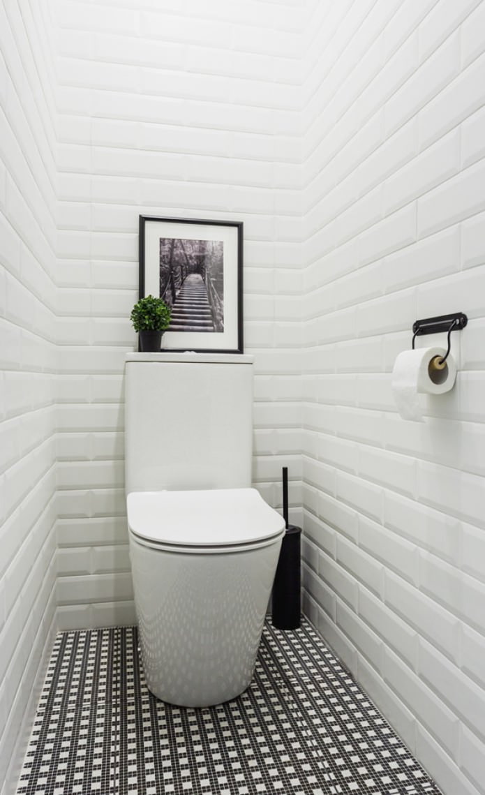 bagno nei toni del bianco