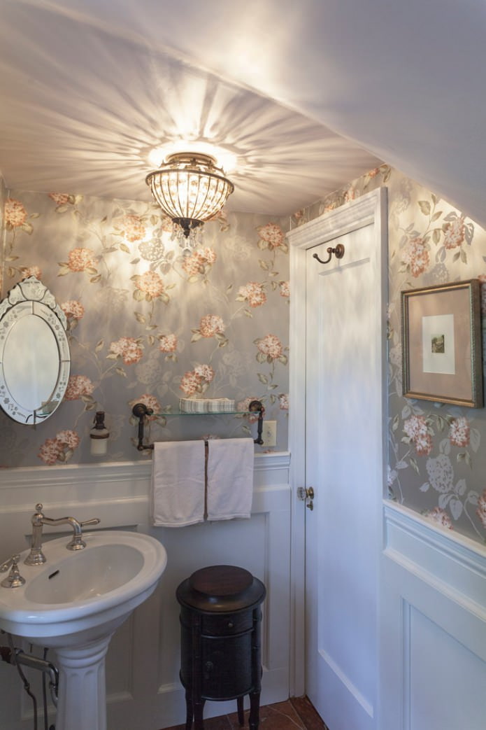 Interno del bagno in stile provenzale