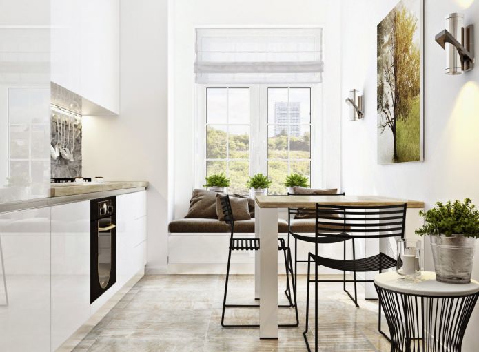 cucina con divano vicino alla finestra