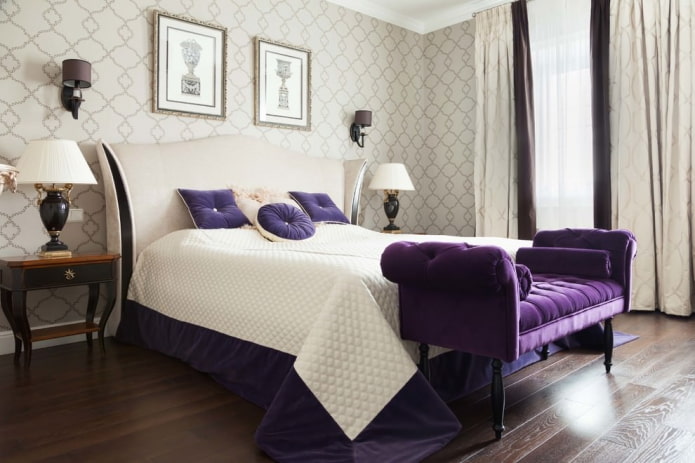 accenti viola in un interno beige