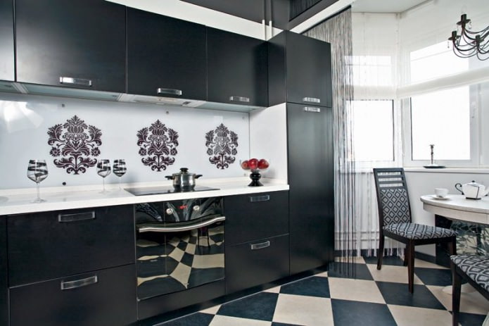 Interno cucina in bianco e nero