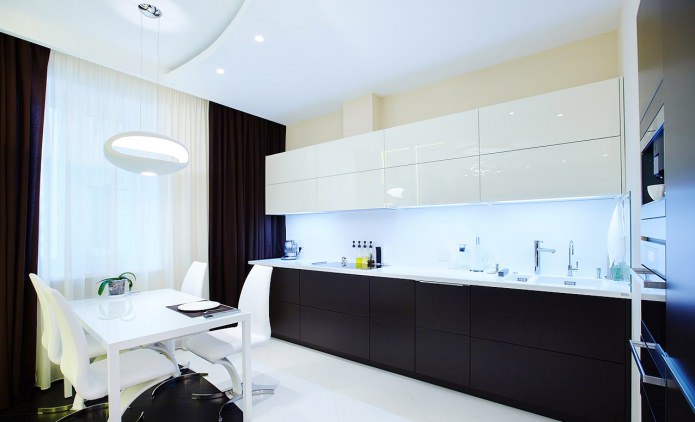 cucina minimalista con mobili bianchi e neri 