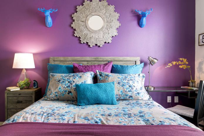 Turchese e viola nell'interno della camera da letto