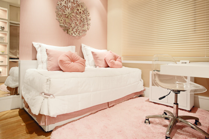Cameretta beige e rosa