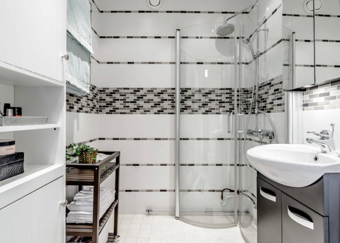 Progettazione di un piccolo bagno con cabina doccia in stile moderno