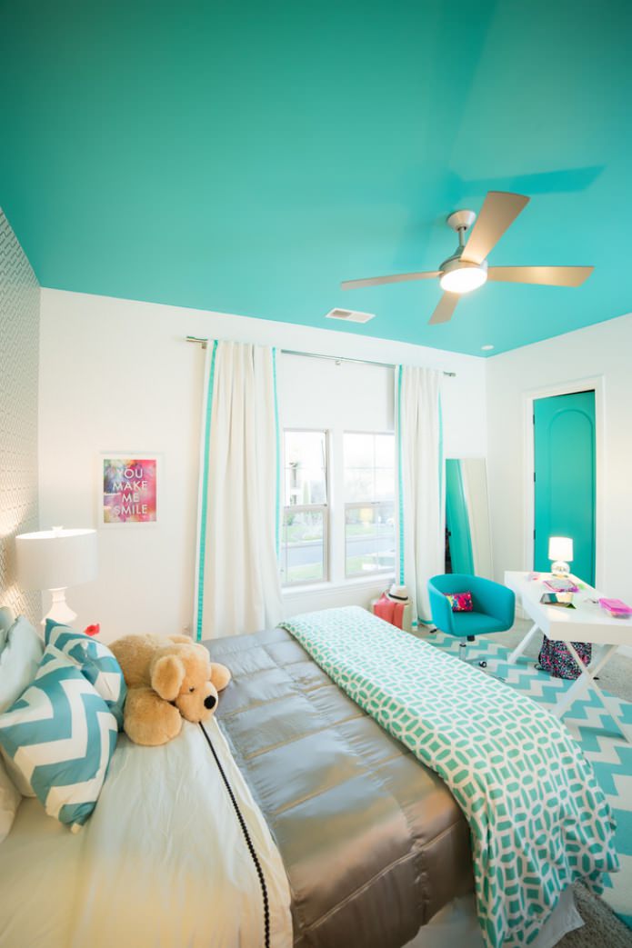 soffitto color acquamarina