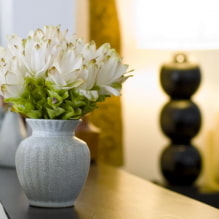 Fiori artificiali all'interno-0