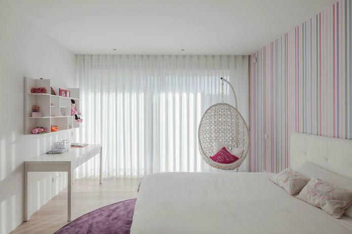 altalena in rattan bianco