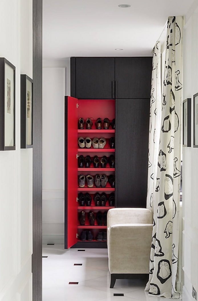 scarpe nell'armadio