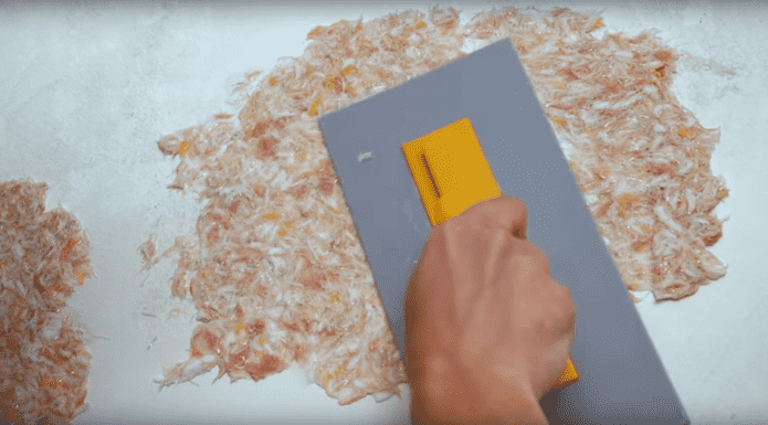 applicazione della carta da parati liquida
