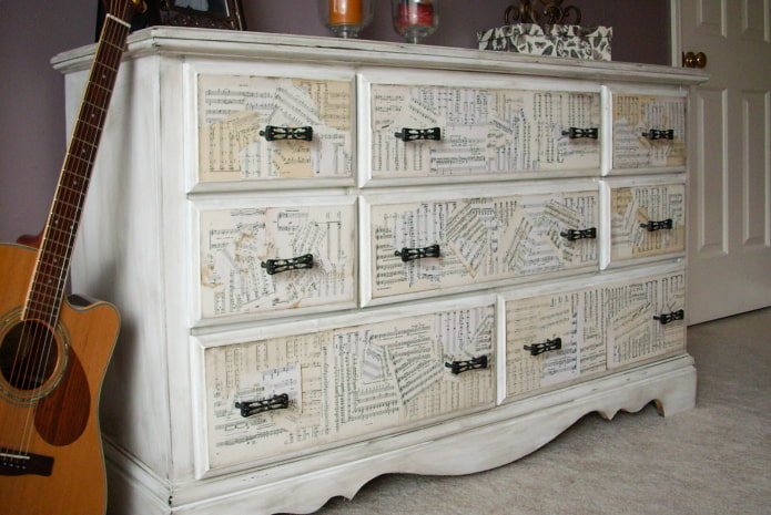 Decoupage con note