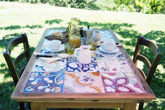 Decorazione con piastrelle