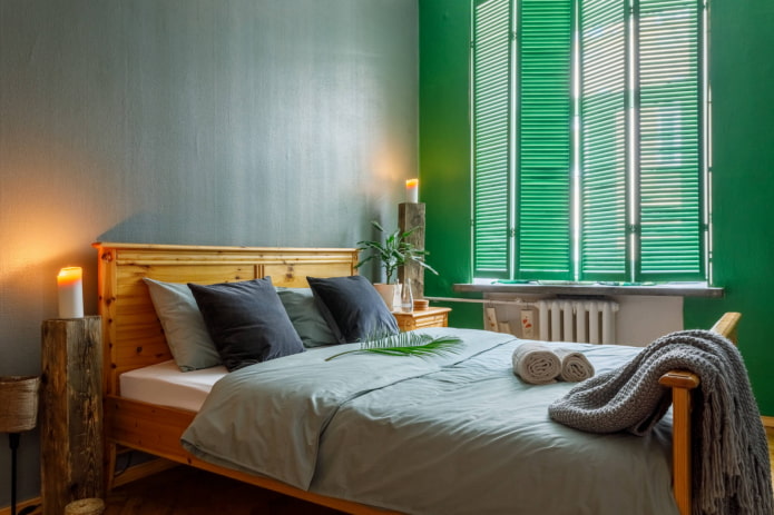 Letto con testiera contro il muro