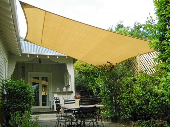 Tenda da sole tesa