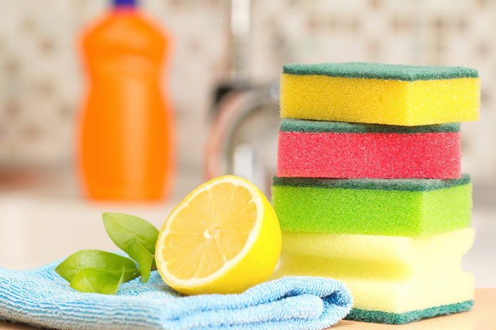 Limone per pulire la cucina