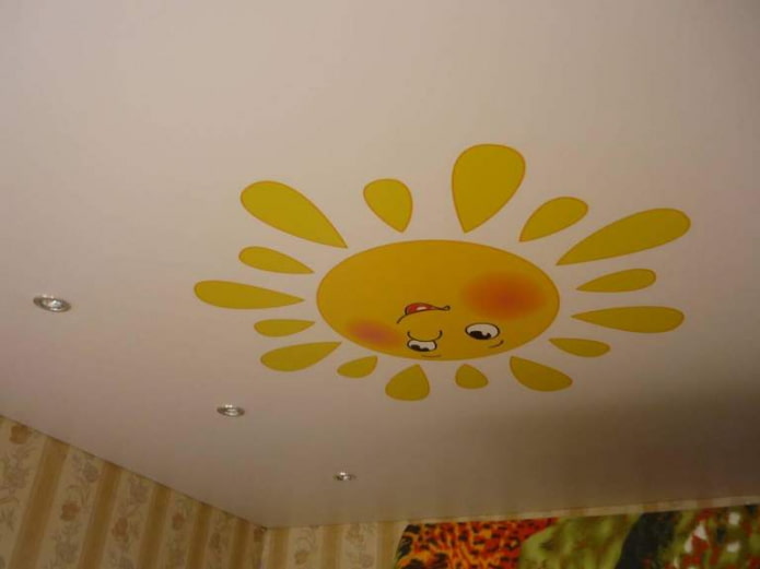 adesivo sul soffitto