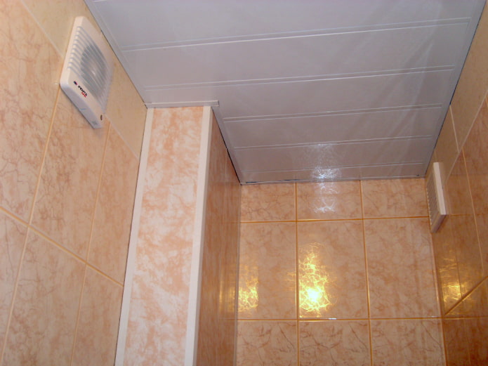 Chiusura dei tubi con pannelli in plastica