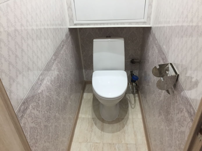 Mobiletto sopra il WC