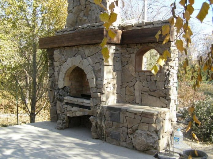 barbecue in pietra