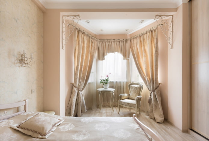 camera da letto con finestra a bovindo
