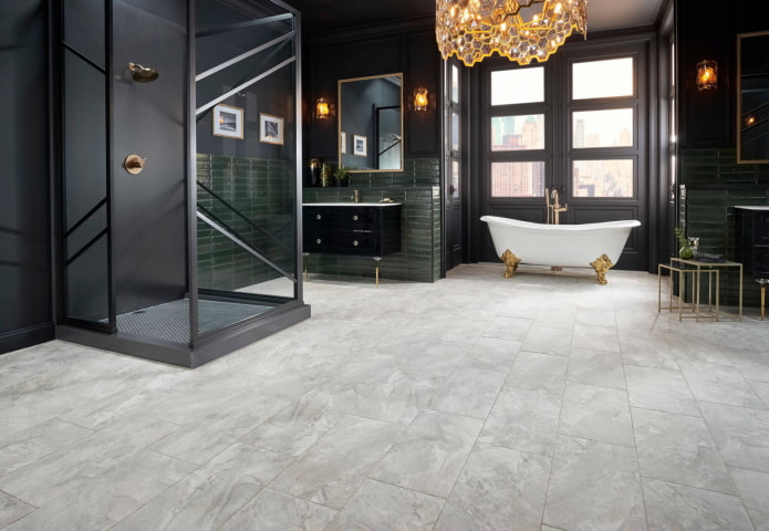 pavimento chiaro in bagno