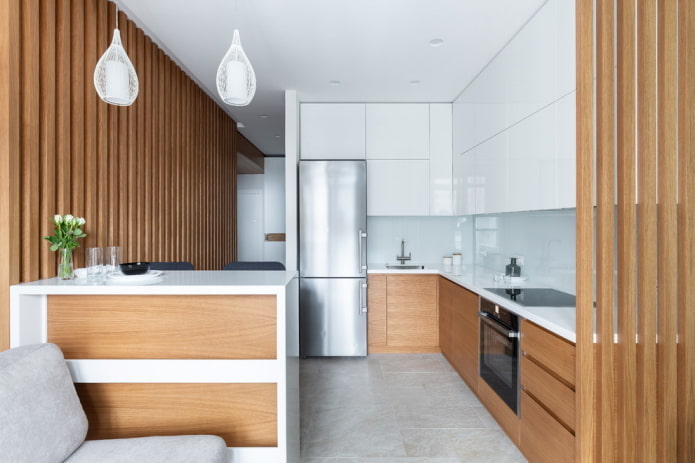 frigorifero all'interno della cucina a forma di lettera G