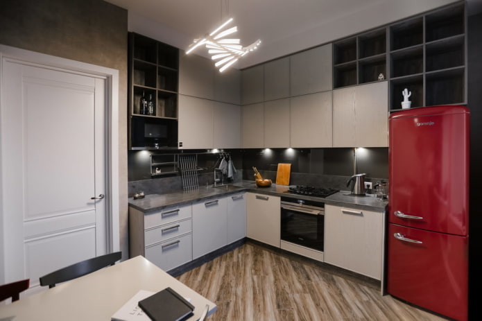 frigorifero all'interno di una cucina ad angolo
