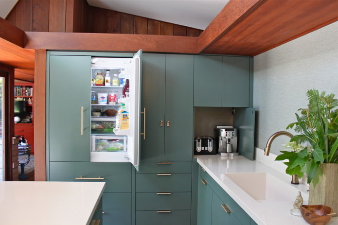 frigorifero integrato nell'interno della cucina