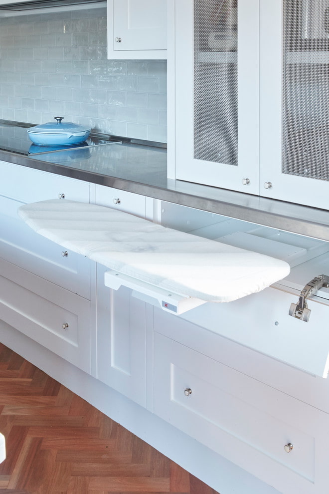 Asse da stiro in cucina