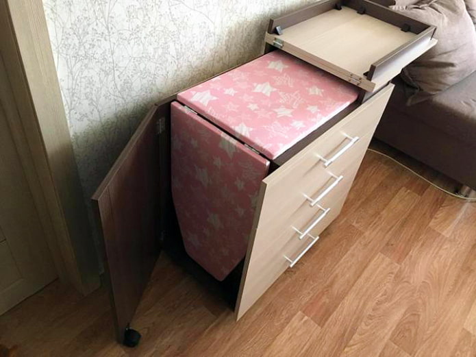 Cassettiera con asse da stiro in truciolare laminato