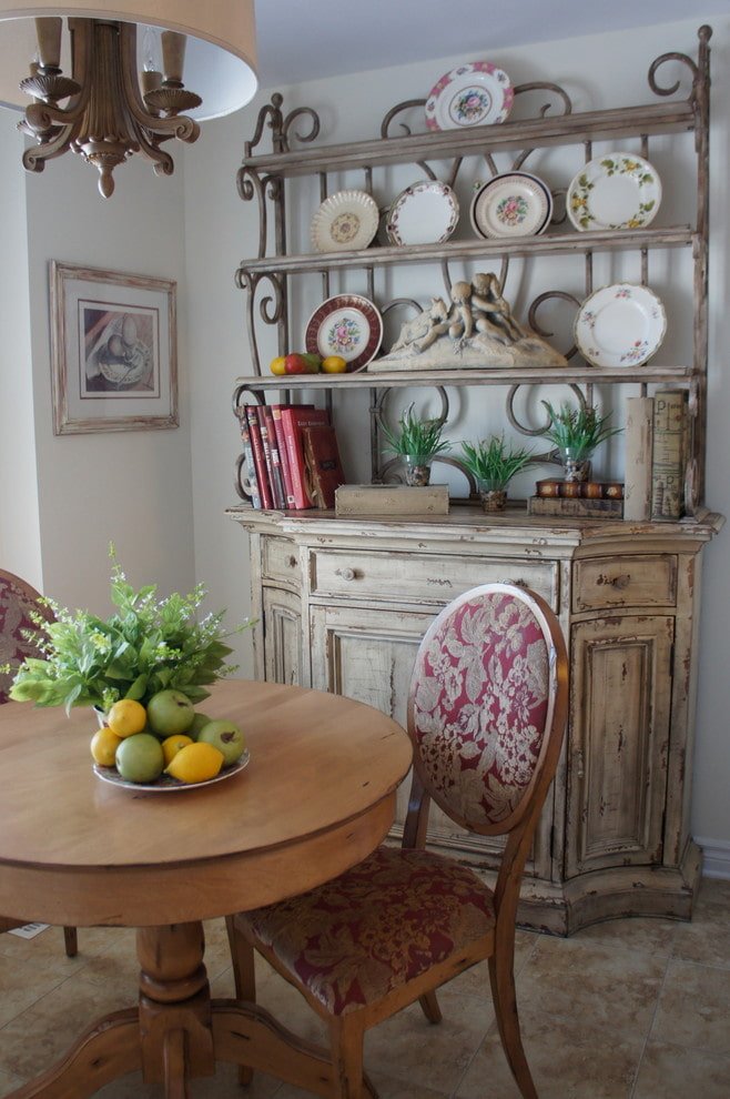 Credenza antica