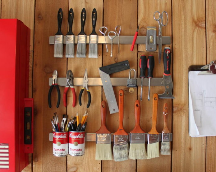 Nastro magnetico per organizzare gli attrezzi