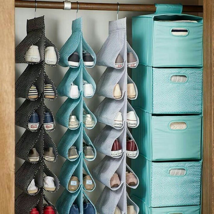 Organizzatori per tessuti nell'armadio