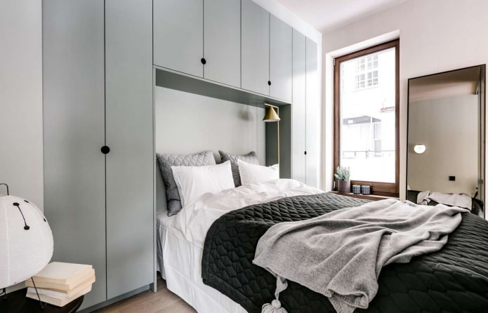 Armadietti sopra il letto
