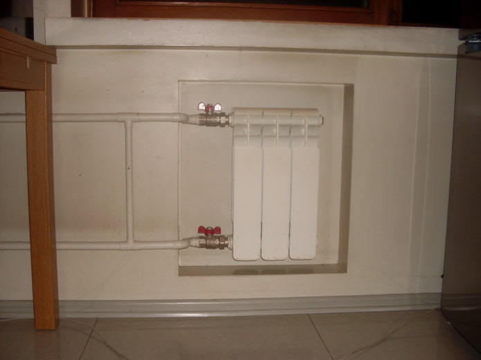 batteria in una nicchia in cucina