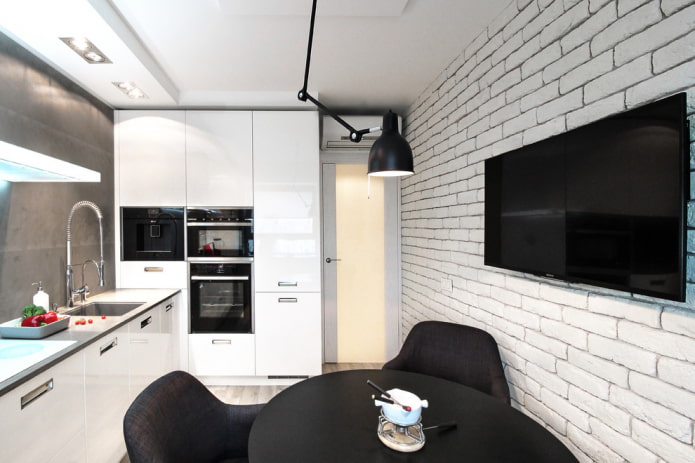 combinazione di colori dei mattoni nell'interno della cucina