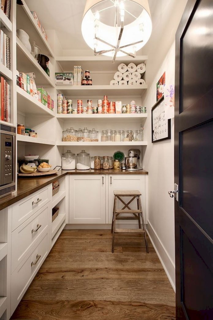 decorazione interna della dispensa