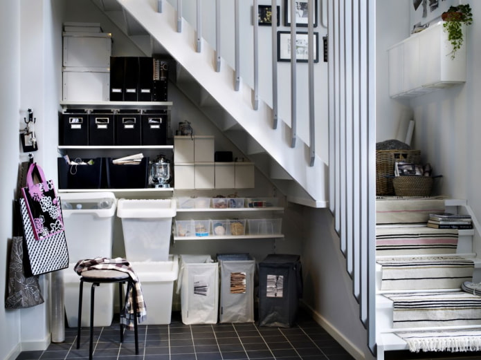 progettazione della dispensa all'interno della casa