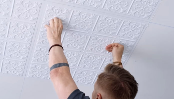 incollaggio del soffitto