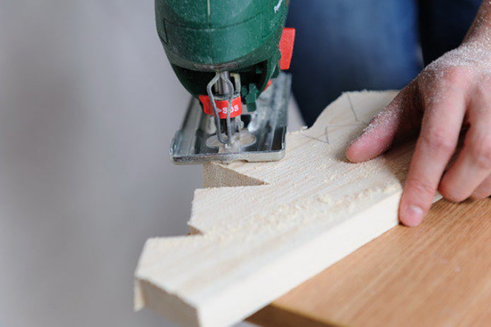 Realizzazione di un pezzo di legno grezzo