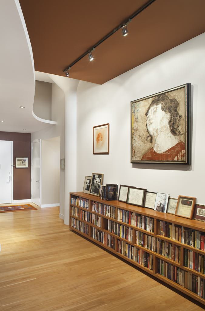 librerie all'interno del corridoio