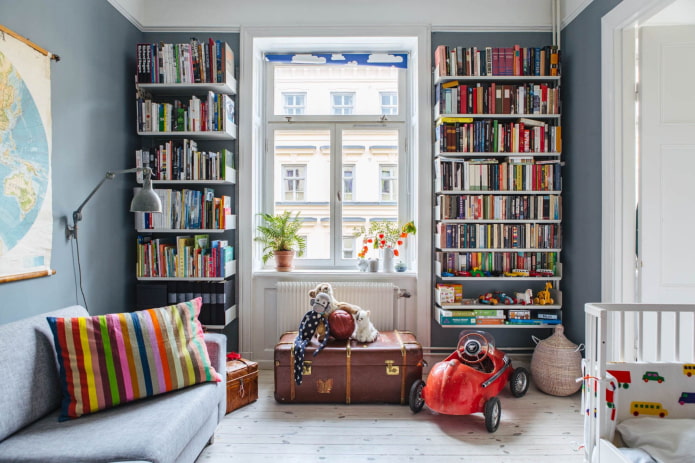 mensole sospese per libri in interni