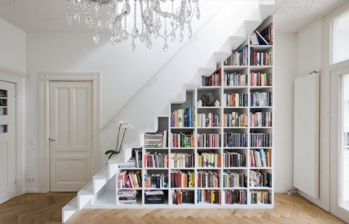 combinazione di colori delle librerie negli interni
